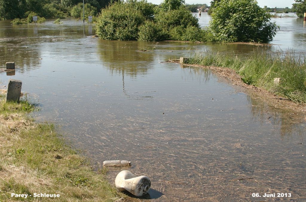 Hochwasser- 2013_06_06-002-Parey-Schleuse.jpg